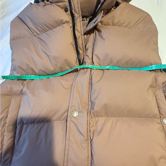 Aritzia The Super Puff Shorty Vest - Picture 6 of 6